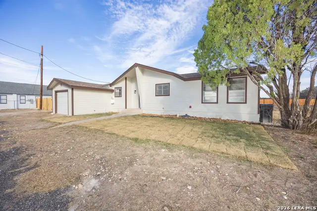 523A Rossville, Devine, TX 78016 - Image #2