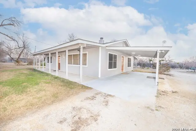 390 W County Road 5719, Devine, TX 78016 - #1