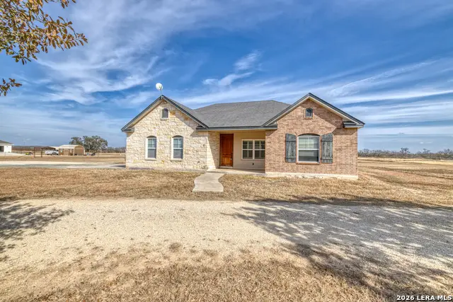 8 Valley View, Uvalde, TX 78801 - #1