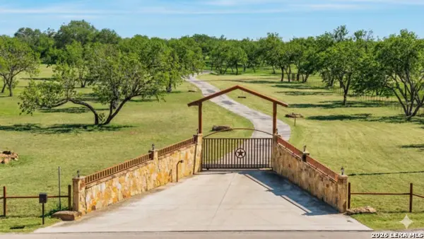 819 County Road 356, La Vernia, TX 78101