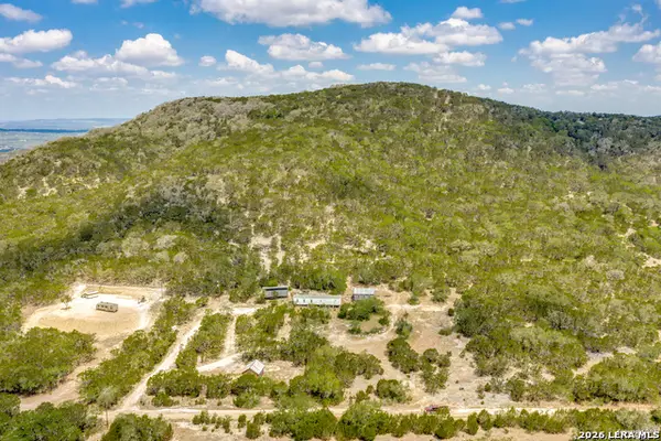 2844 Hidden Valley Rd, Pipe Creek, TX 78063