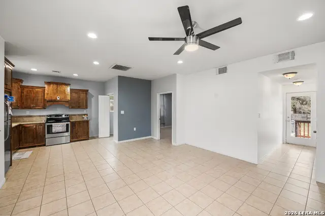 22914 Skila Dr, Elmendorf, TX 78112 - Image #2