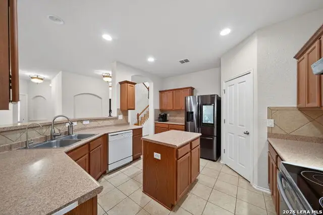 6806 Harbor Flds, Converse, TX 78109 - Image #2