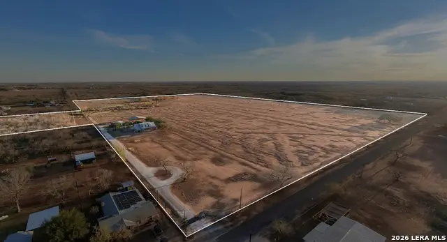 375 Bluntzer Rd, Jourdanton, TX 78026 - Image #2