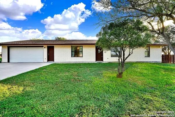 412 Pecan St, Falls City, TX 78113