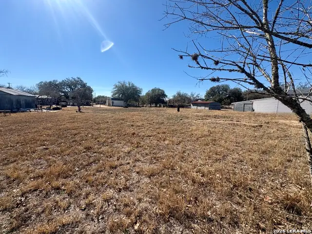 000 Trade Street, Pleasanton, TX 78064 - #3