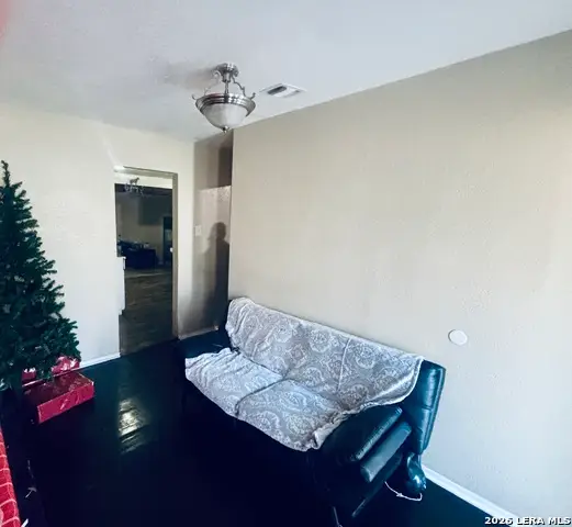 1923 Dahlgreen, San Antonio, TX 78237 - Image #2