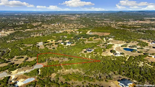 180 La Vista Ct, Pipe Creek, TX 78063