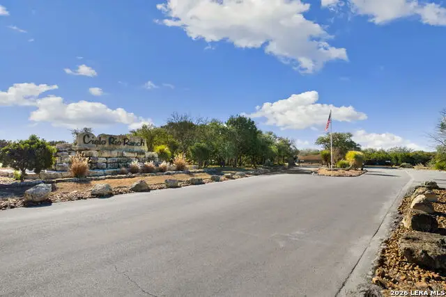 180 La Vista Ct, Pipe Creek, TX 78063 - Image #2