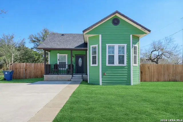 520 S Ash St, Pearsall, TX 78061 - #1