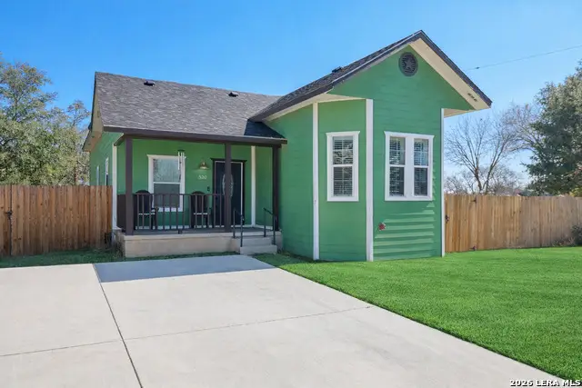 520 S Ash St, Pearsall, TX 78061 - #2