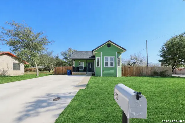 520 S Ash St, Pearsall, TX 78061 - #3