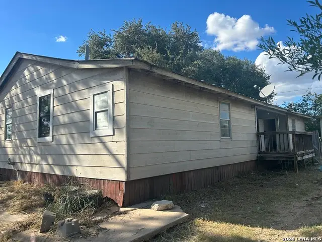 414 Davis, Devine, TX 78016 - #1