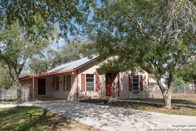 412 W Coker, Devine, TX 78016 - #3