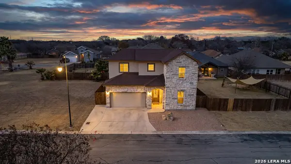 106 Sutton Pl., Uvalde, TX 78801