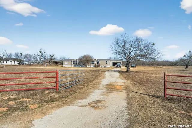 225 Quail Run, Lytle, TX 78052 - #2