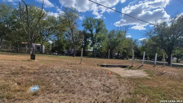 304 E Hunt St, Pleasanton, TX 78064 - #2