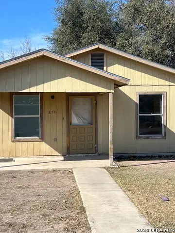 850 Vanessa, Uvalde, TX 78801 - #1