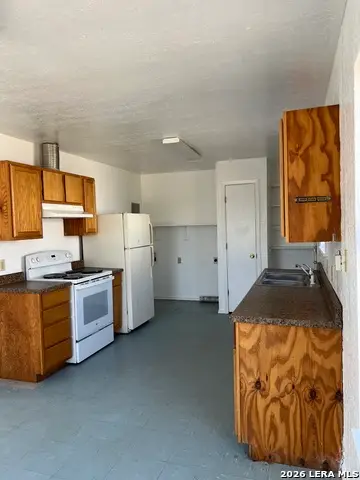 850 Vanessa, Uvalde, TX 78801 - #2