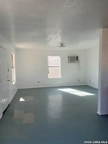 850 Vanessa, Uvalde, TX 78801 - #3