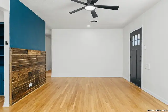 2551 W Summit Ave, San Antonio, TX 78228 - #3