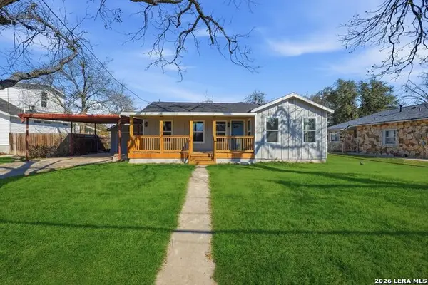 808 College, Seguin, TX 78155