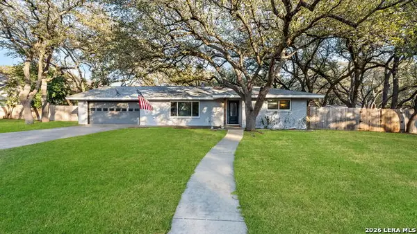 110 Canyon Creek Dr, Hollywood Park, TX 78232