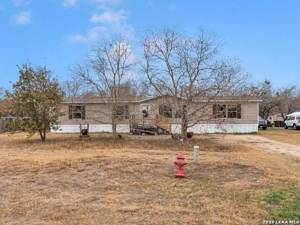 17402 Fx Ball, Elmendorf, TX 78112