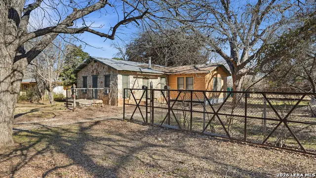 964 N Union Ave, New Braunfels, TX 78130 - #3