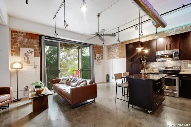 831 Flores #2212, San Antonio, TX 78204 - #3