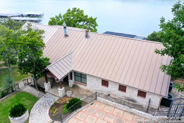 481 Private Road 2610, Mico, TX 78056