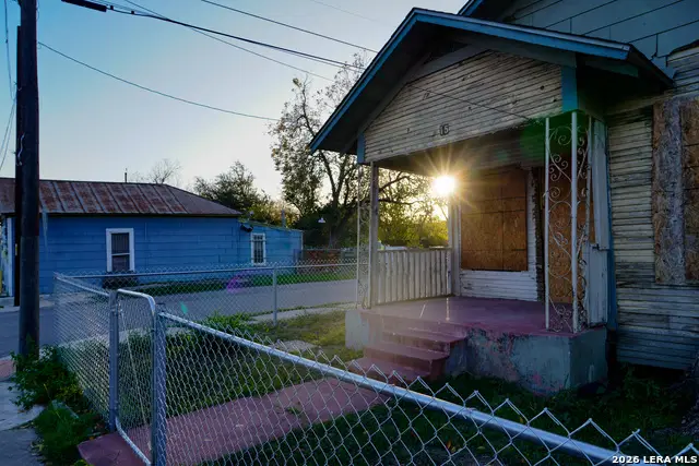 715 S Trinity St, San Antonio, TX 78207 - #1