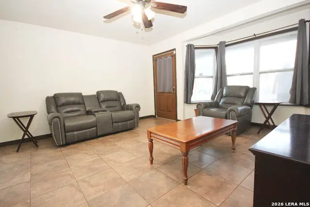 507 Ave B, Beeville, TX 78102 - #3