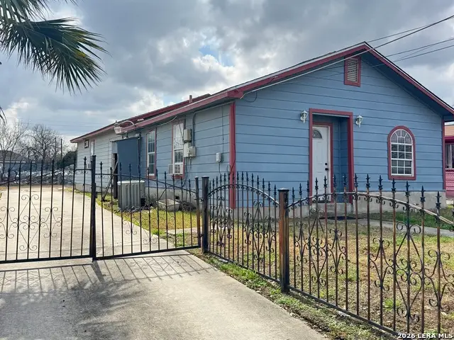 2906 W Poplar St, San Antonio, TX 78207 - #3