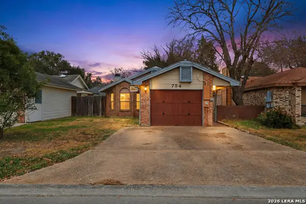 754 Briarbend Dr, New Braunfels, TX 78130