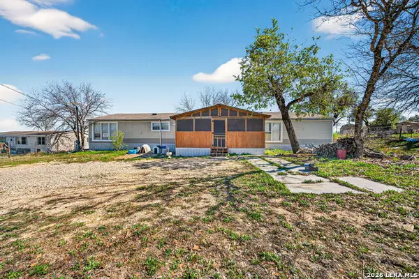 21960 Priest Rd, Elmendorf, TX 78112