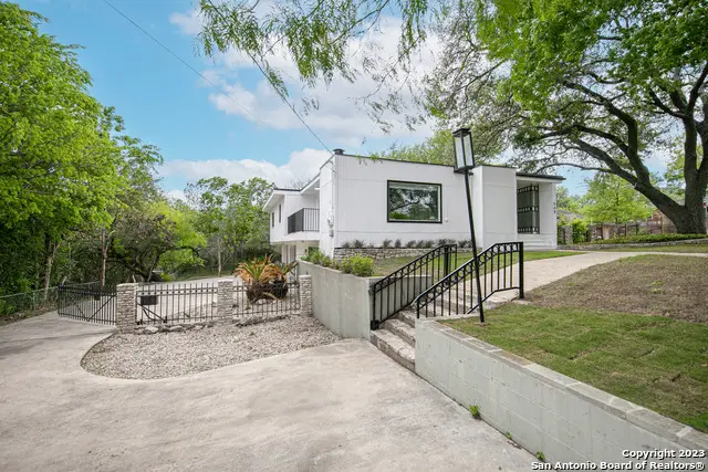 568 W Quill Dr, San Antonio, TX 78228 - #3