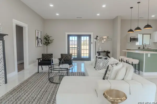 185 E Medium Meadow, Lytle, TX 78052