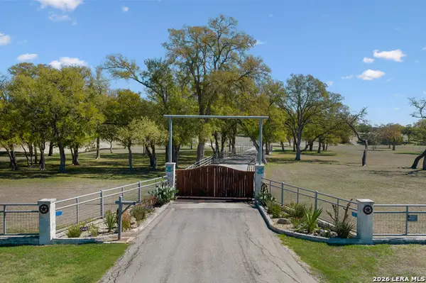 521 Bluff Creek, Center Point, TX 78010