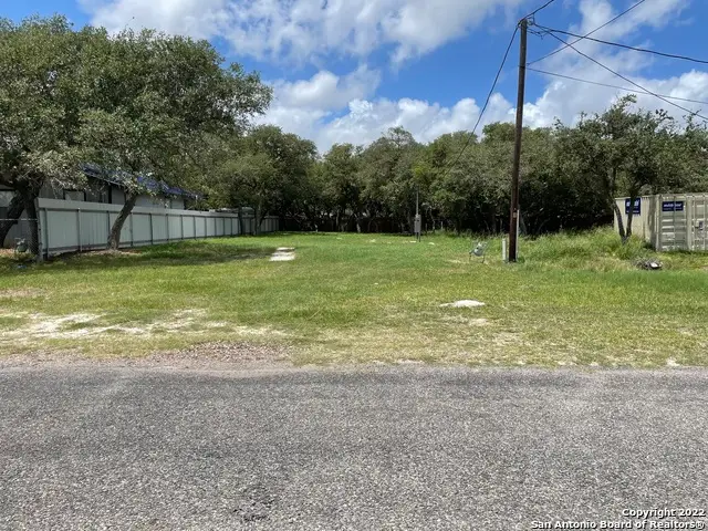 829 S Fuqua St, Rockport, TX 78382 - #1