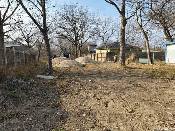 708 4th, Natalia, TX 78059