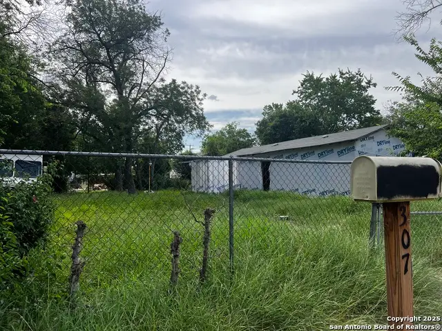 307 S San Bernardo, San Antonio, TX 78237 - #3
