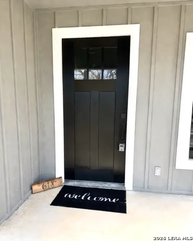 618 S Saunders St, Seguin, TX 78155 - #3