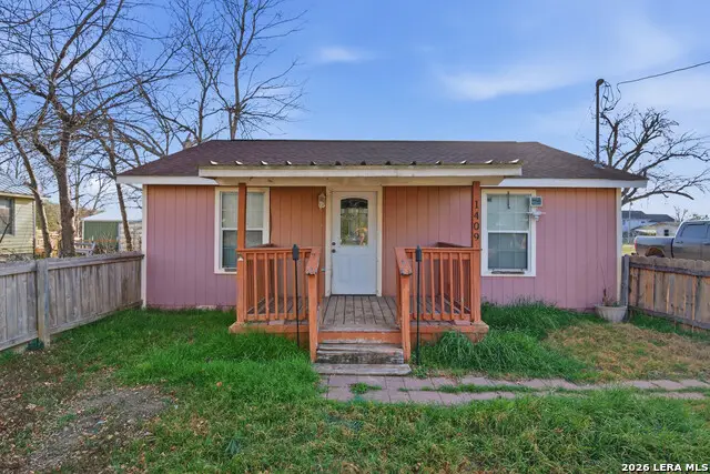 1409 N Heideke, Seguin, TX 78155 - #1
