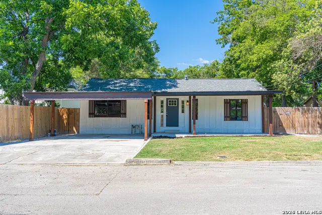 159 S Hackberry Avenue, New Braunfels, TX 78130 - #1