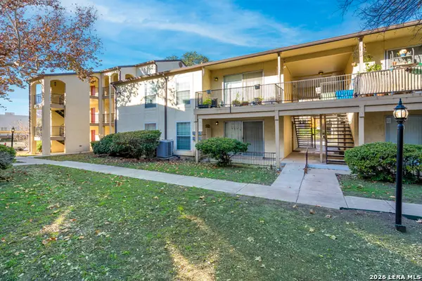 8702 Village #106, San Antonio, TX 78217