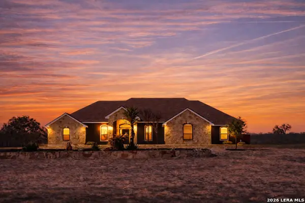 201 Abrego Lake, Floresville, TX 78114