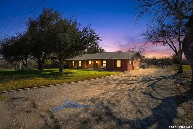 301 Lagarto Rd, George West, TX 78022 - #1