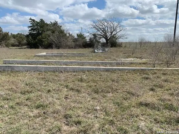 00 Cr 401, Waelder, TX 78959