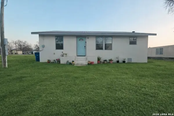 640 Avenue J, Poteet, TX 78065